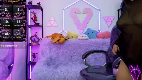 littlevixen18 online show from March 6, 2025, 3:35 pm