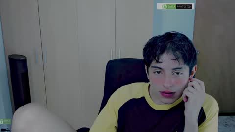 littlezhalem online show from November 19, 2025, 1:49 am