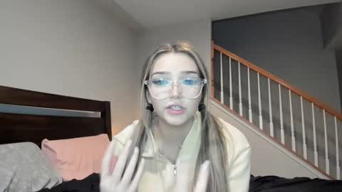 Snapshot of livvywinters chatting on December 17, 2024, 4:56 am Livvy online show from December 17, 2024, 4:56 am