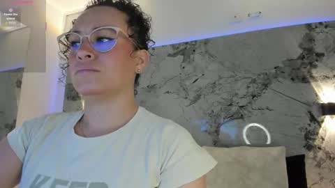 Liz  online show from December 22, 2025, 10:45 am