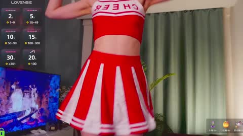 Snapshot of lizbethcoll chatting on December 10, 2024, 8:49 pm Sunnheart online show from December 10, 2024, 8:49 pm