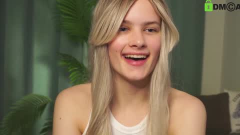 Snapshot of lizbethcoll chatting on January 30, 2025, 7:37 pm Sunnheart online show from January 30, 2025, 7:37 pm