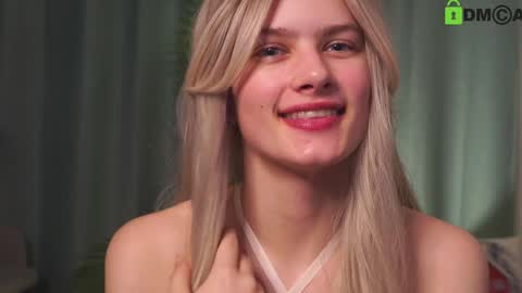 Snapshot of lizbethcoll chatting on January 31, 2025, 10:21 pm Sunnheart online show from January 31, 2025, 10:21 pm