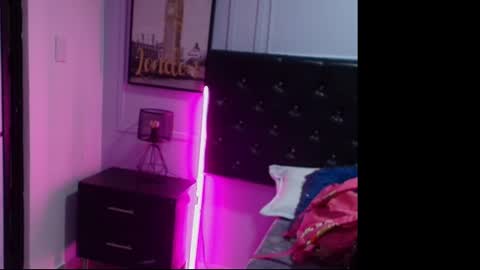 Snapshot of lizz_tender chatting on December 19, 2024, 11:18 am Lizz  online show from December 19, 2024, 11:18 am