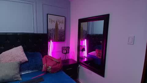 Snapshot of lizz_tender chatting on December 22, 2024, 11:22 am Lizz  online show from December 22, 2024, 11:22 am