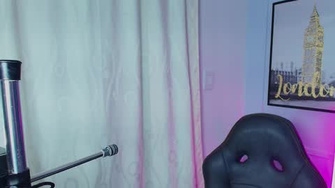 Snapshot of lizz_tender chatting on December 30, 2024, 11:59 am Lizz  online show from December 30, 2024, 11:59 am