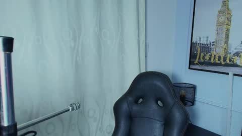 Snapshot of lizz_tender chatting on December 31, 2024, 11:20 am Lizz  online show from December 31, 2024, 11:20 am