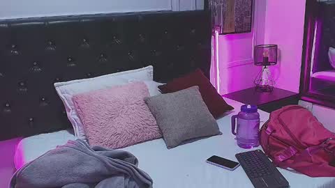 Snapshot of lizz_tender chatting on January 14, 2025, 11:53 am Lizz  online show from January 14, 2025, 11:53 am