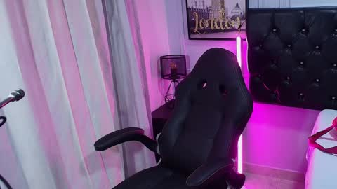 Snapshot of lizz_tender chatting on January 18, 2025, 11:43 am Lizz  online show from January 18, 2025, 11:43 am