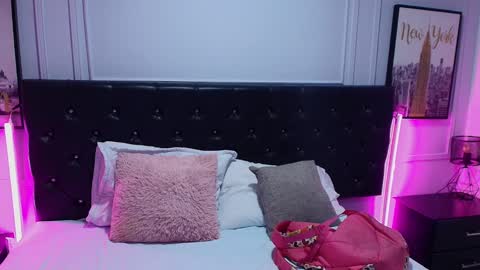 Snapshot of lizz_tender chatting on January 23, 2025, 11:48 am Lizz  online show from January 23, 2025, 11:48 am