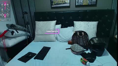 Snapshot of lizz_tender chatting on September 26, 2025, 11:25 am Lizz  online show from September 26, 2025, 11:25 am