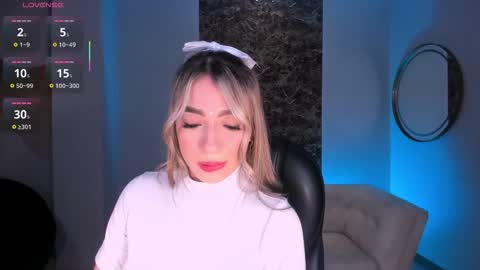 Lizz online show from November 12, 2025, 4:02 am