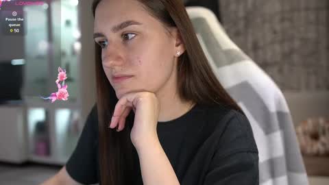 Lizi-Fox online show from December 4, 2024, 2:31 am