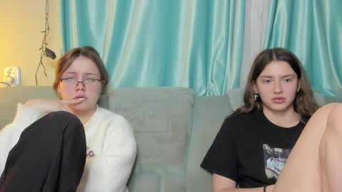 lizzi_muur online show from January 3, 2025, 10:51 pm