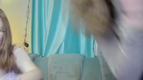 lizzi_muur online show from January 8, 2025, 7:13 pm