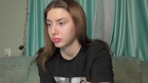 lizzi_muur online show from January 19, 2025, 6:32 pm