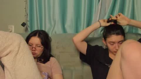 lizzi_muur online show from January 24, 2025, 5:11 pm