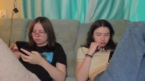 lizzi_muur online show from January 28, 2025, 1:38 pm