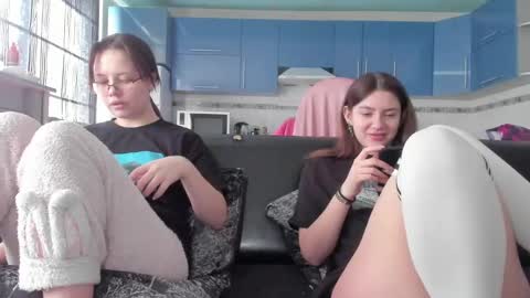 lizzi_muur online show from February 26, 2025, 12:14 pm