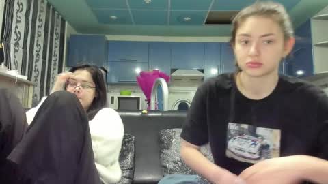 lizzi_muur online show from March 6, 2025, 5:00 pm