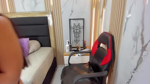        online show from November 4, 2025, 7:46 pm