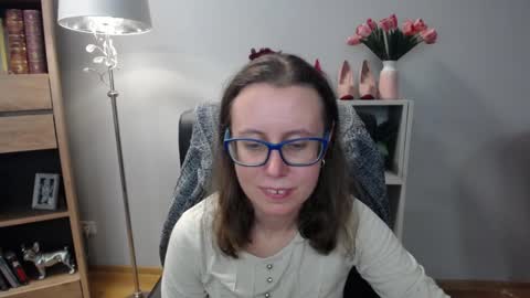 Lizzy online show from December 22, 2025, 5:26 am