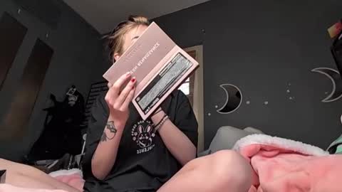 Snapshot of lizzyylovesick chatting on December 13, 2024, 2:05 pm lizzybunny online show from December 13, 2024, 2:05 pm