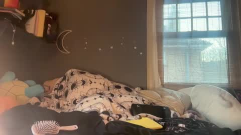 Snapshot of lizzyylovesick chatting on March 1, 2025, 5:05 pm lizzybunny online show from March 1, 2025, 5:05 pm