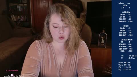 Lia online show from April 5, 2026, 8:17 pm