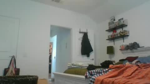 Snapshot of llzonall chatting on December 4, 2024, 6:06 pm DC online show from December 4, 2024, 6:06 pm