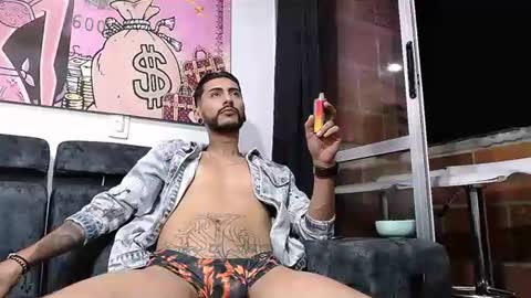 lobocruzlatino online show from February 4, 2025, 8:24 am