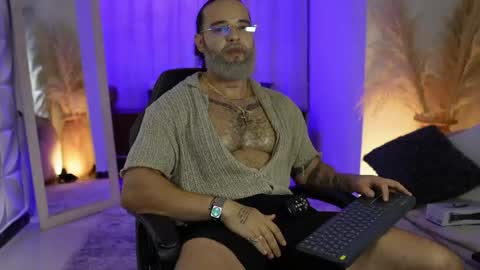 logan_cardenas1 online show from June 9, 2026, 11:27 pm