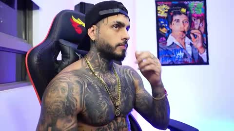 logan_hugh8 online show from December 14, 2025, 3:45 am