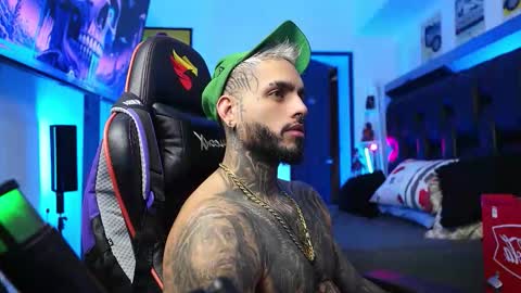 Snapshot of logan_hugh8 chatting on February 8, 2026, 6:00 pm logan_hugh8 online show from February 8, 2026, 6:00 pm