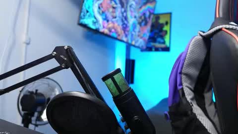 Snapshot of logan_hugh8 chatting on February 13, 2026, 2:51 am logan_hugh8 online show from February 13, 2026, 2:51 am