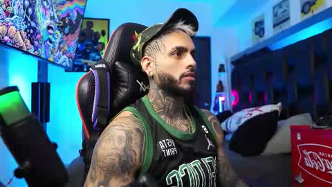 Snapshot of logan_hugh8 chatting on February 13, 2026, 3:30 pm logan_hugh8 online show from February 13, 2026, 3:30 pm