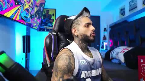 Snapshot of logan_hugh8 chatting on February 15, 2026, 8:38 pm logan_hugh8 online show from February 15, 2026, 8:38 pm