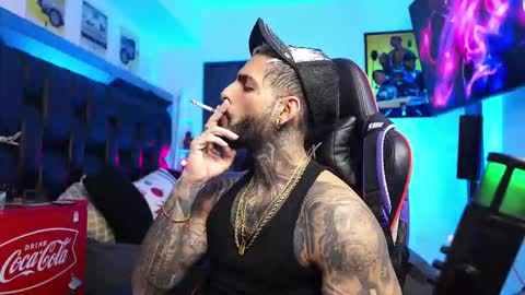 Snapshot of logan_hugh8 chatting on March 1, 2026, 12:40 pm logan_hugh8 online show from March 1, 2026, 12:40 pm