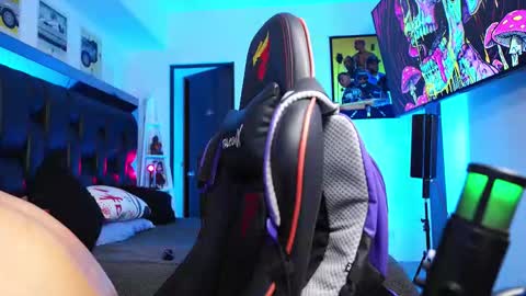 Snapshot of logan_hugh8 chatting on March 2, 2026, 7:15 am logan_hugh8 online show from March 2, 2026, 7:15 am