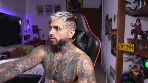 logan_hugh8 online show from April 14, 2026, 3:29 pm