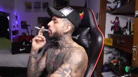 logan_hugh8 online show from April 22, 2026, 2:51 pm