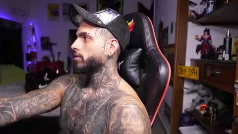 logan_hugh8 online show from April 23, 2026, 2:57 am