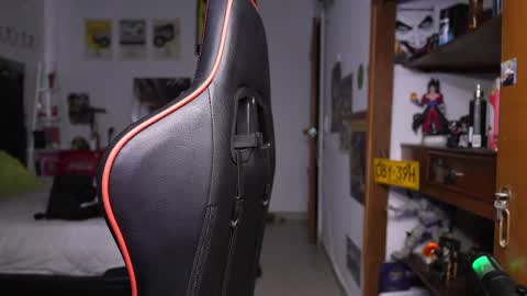 logan_hugh8 online show from April 24, 2026, 3:36 pm