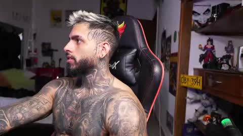 logan_hugh8 online show from April 27, 2026, 5:22 pm