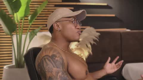 logan_varela online show from January 29, 2025, 6:43 am