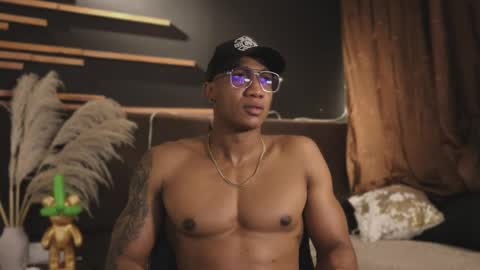 logan_varela online show from January 30, 2025, 1:22 am