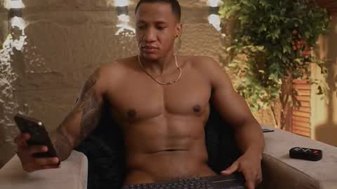 logan_varela online show from November 18, 2025, 10:03 pm