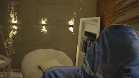 logan_varela online show from June 7, 2026, 3:27 pm