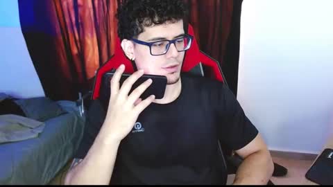 Snapshot of loganandrwz chatting on February 4, 2026, 1:28 pm Loganandrwz online show from February 4, 2026, 1:28 pm