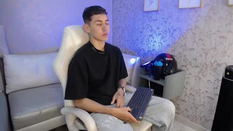 Loganfoster  online show from December 15, 2025, 8:35 pm